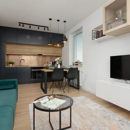Trendy With 2 Bedrooms, Balcony & Parking By Renters Апартаменты *