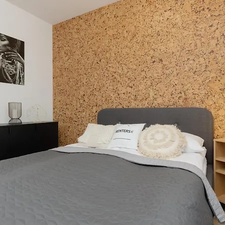 Trendy With 2 Bedrooms, Balcony & Parking By Renters Апартаменты Варшава