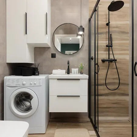 Trendy With 2 Bedrooms, Balcony & Parking By Renters Апартаменты *