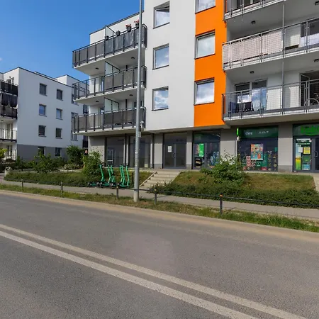 Trendy With 2 Bedrooms, Balcony & Parking By Renters *