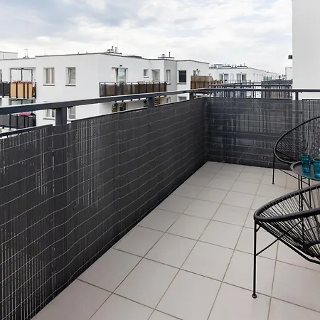 Апартаменты Trendy With 2 Bedrooms, Balcony & Parking By Renters Варшава