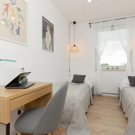 Trendy With 2 Bedrooms, Balcony & Parking By Renters 公寓 *