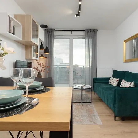 Trendy With 2 Bedrooms, Balcony & Parking By Renters * Warsaw