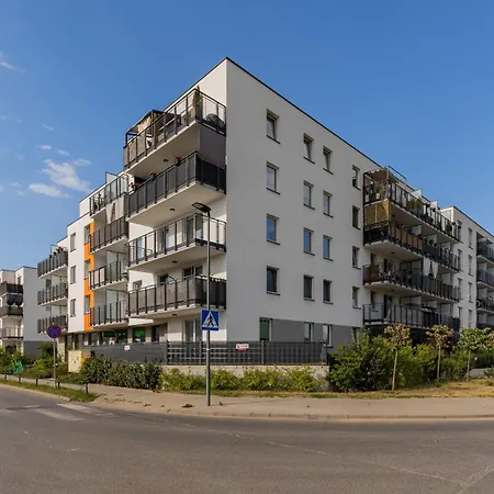 Apartment Trendy With 2 Bedrooms, Balcony & Parking By Renters