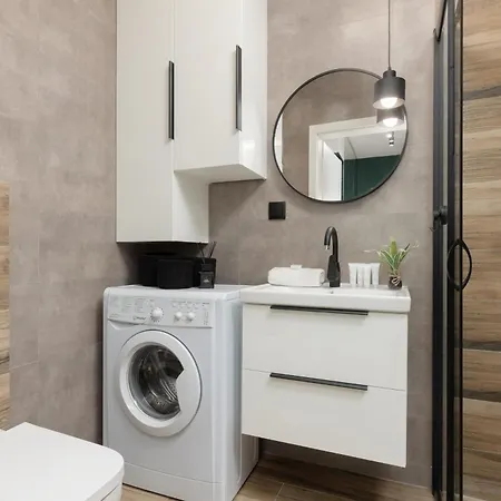 Apartment Trendy With 2 Bedrooms, Balcony & Parking By Renters Warsaw